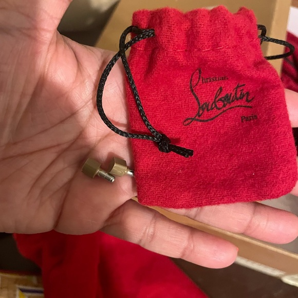 Christian Louboutin - Picture 7 of 9